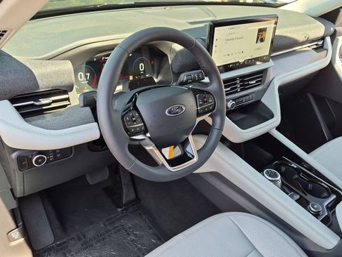 New 2026 Ford Explorer Platinum w/ LUX Leather Package AWD/4WD image 28