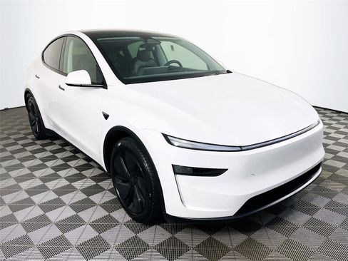 Used 2026 Tesla Model Y Long Range AWD/4WD image 1