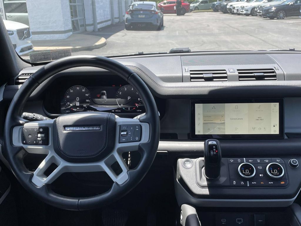 Used 2024 Land Rover Defender 110 X-Dynamic SE AWD/4WD image 13