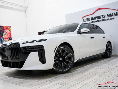 Used 2023 BMW 740i RWD image 3