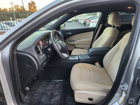Used 2011 Dodge Charger SE RWD image 10