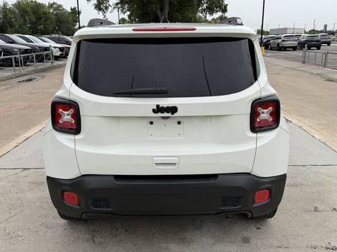 Used 2018 Jeep Renegade Altitude FWD image 6