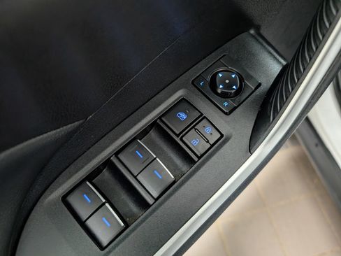 Used 2022 Toyota RAV4 XLE image 25