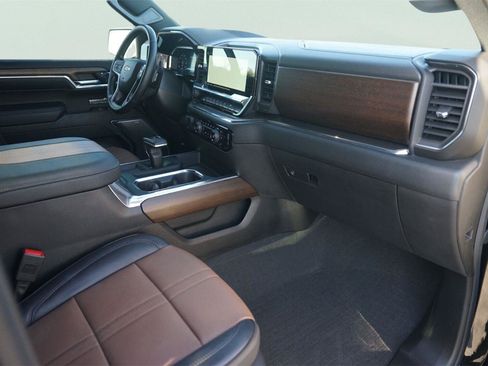Used 2024 Chevrolet Silverado 1500 High Country w/ High Country Premium Package AWD/4WD image 18