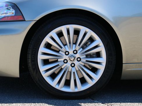 Used 2011 Jaguar XK Convertible image 34