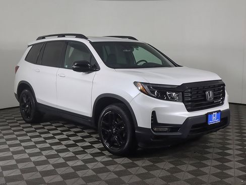 Used 2024 Honda Passport Black Edition image 2