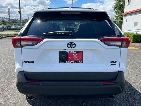 Certified 2022 Toyota RAV4 XLE w/ XLE Grade Weather Package AWD/4WD image 6