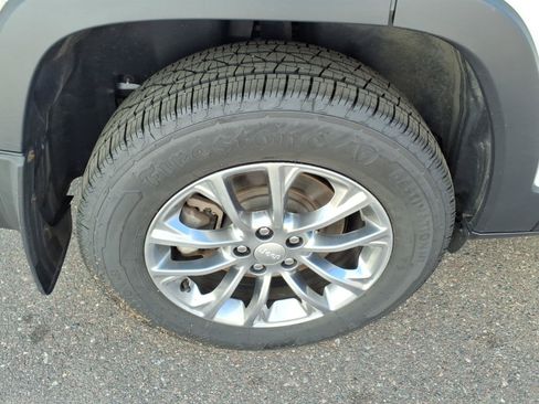Used 2021 Jeep Cherokee Latitude Lux w/ Comfort/Convenience Group AWD/4WD image 21