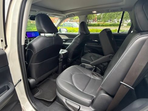 Used 2024 Toyota Grand Highlander AWD Hybrid image 18