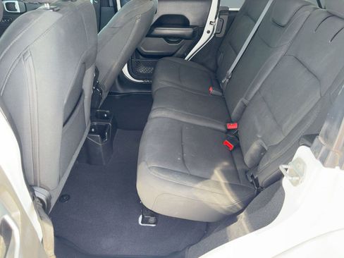Used 2020 Jeep Wrangler Unlimited Sahara image 15