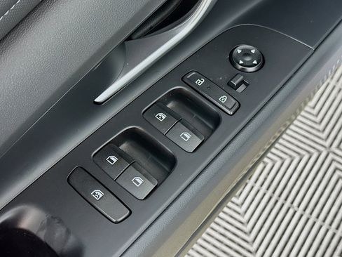 New 2026 Hyundai Elantra Limited image 18