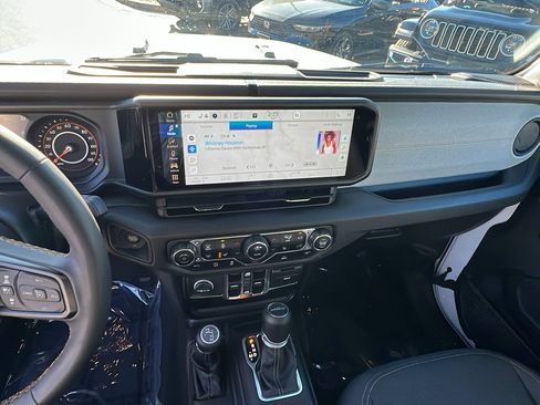 Used 2024 Jeep Gladiator Sport image 33