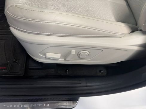 Used 2022 Kia Sorento SX image 17