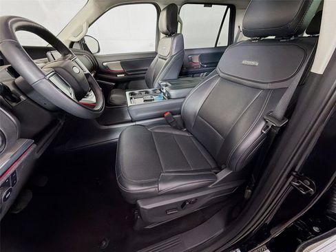 Used 2025 Ford Expedition Platinum image 11