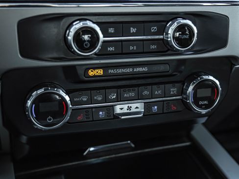 Used 2022 Ford F450 Lariat w/ Chrome Package image 24