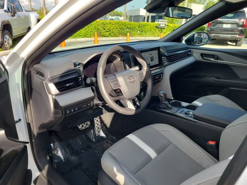 Used 2026 Toyota Camry SE FWD image 4