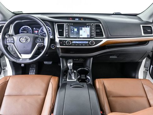 Used 2018 Toyota Highlander Limited Platinum FWD image 20