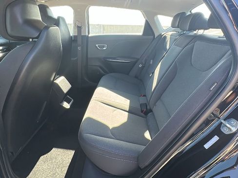 Used 2025 Kia K4 LXS image 32