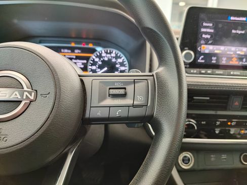Used 2023 Nissan Rogue S AWD/4WD image 11