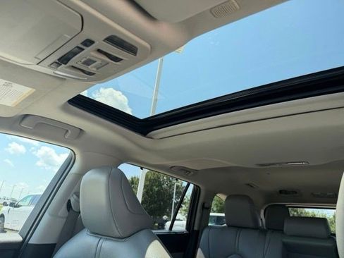 Used 2022 Toyota Highlander XLE AWD/4WD image 20