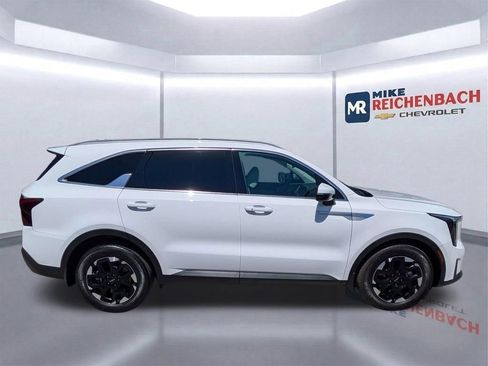 Used 2025 Kia Sorento S w/ Panoramic Sunroof Package FWD image 3