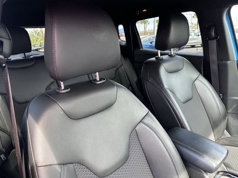 Used 2025 Jeep Compass Latitude w/ Altitude Special Edition image 24