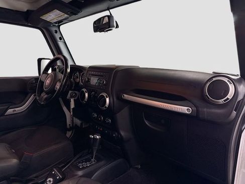 Used 2016 Jeep Wrangler Unlimited Rubicon image 26