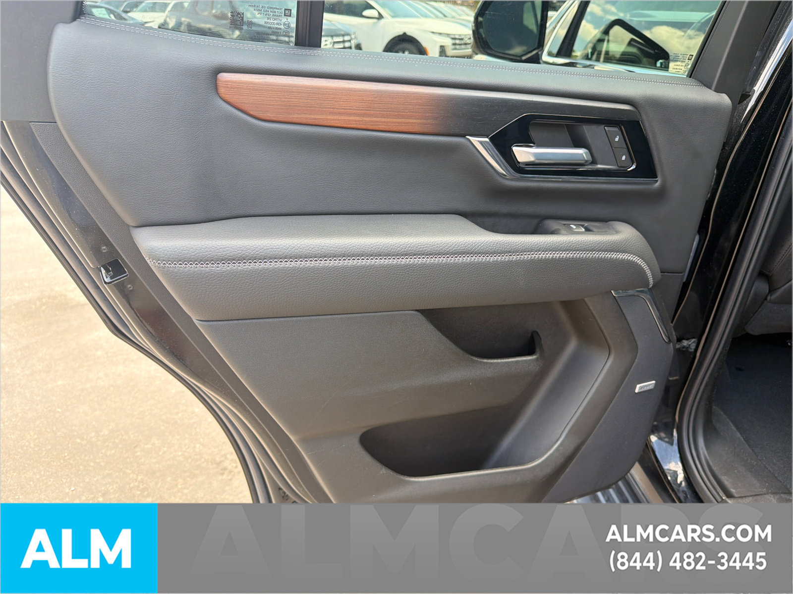 Used 2025 GMC Yukon Denali AWD/4WD image 24