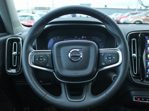 Used 2025 Volvo XC40 B5 Plus image 24