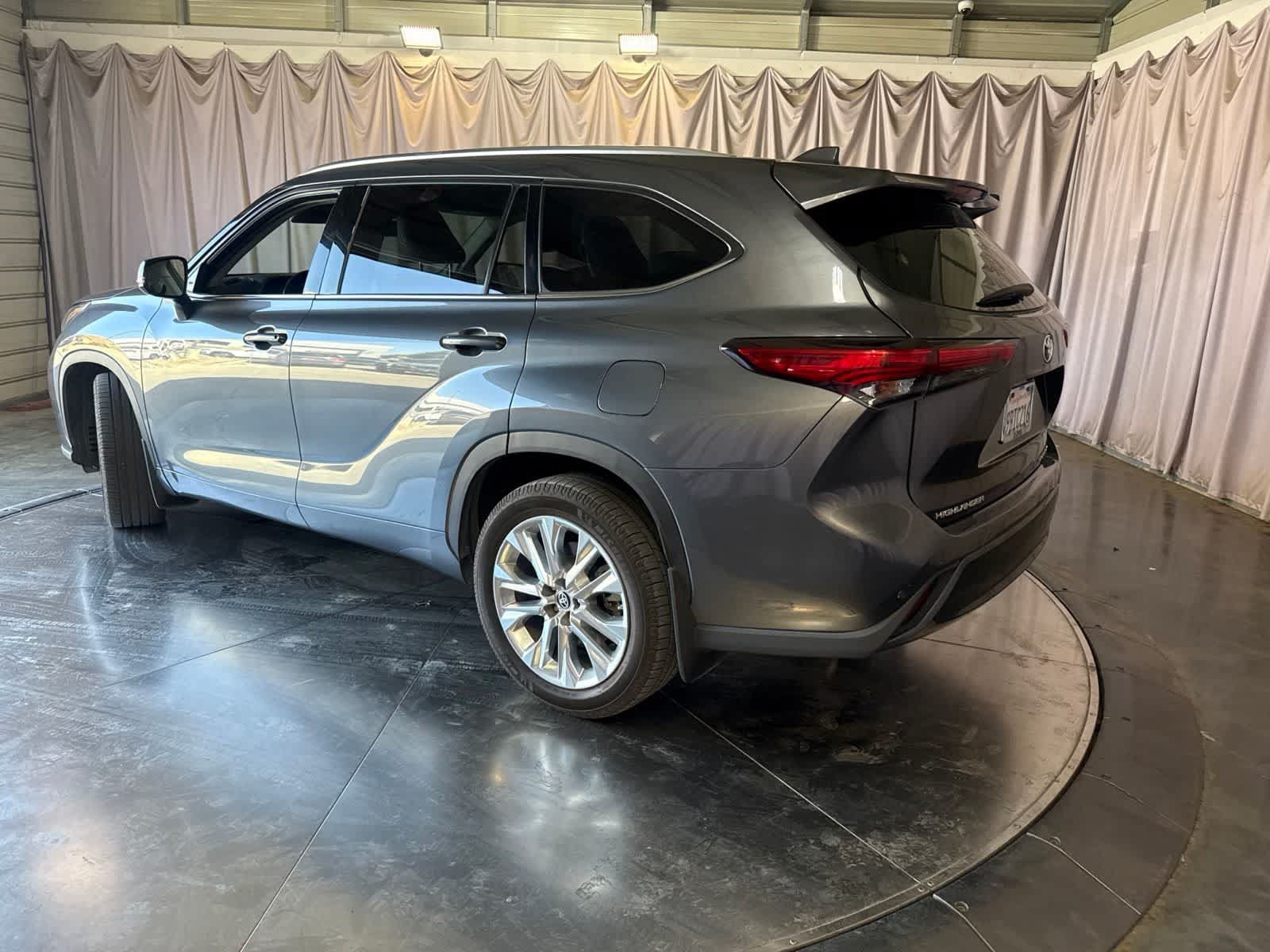 Used 2020 Toyota Highlander Limited AWD/4WD image 6