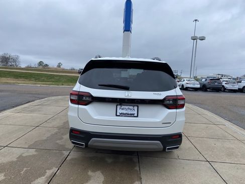 Used 2023 Honda Pilot Touring image 9