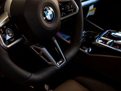 Used 2026 BMW 530i w/ M Sport Package RWD image 18