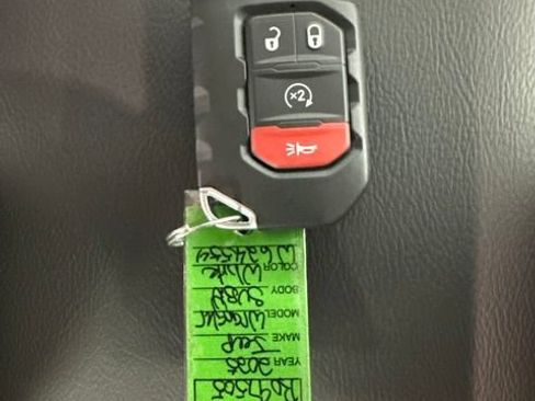 Used 2025 Jeep Wrangler Unlimited Sahara AWD/4WD image 31