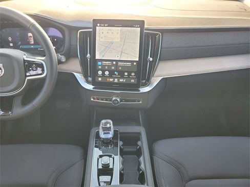 Used 2025 Volvo XC90 B6 Plus image 31