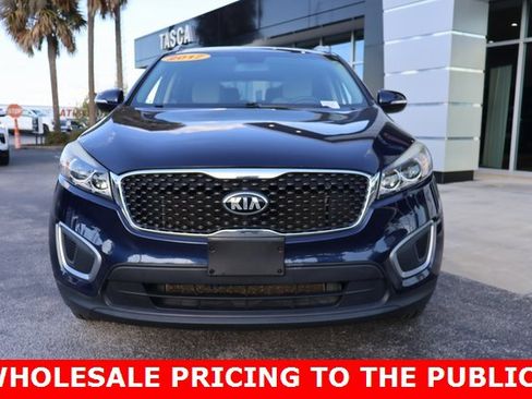 Used 2017 Kia Sorento LX image 3