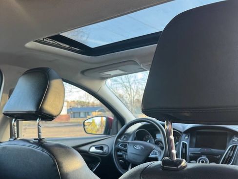 Used 2015 Ford Focus Titanium image 10