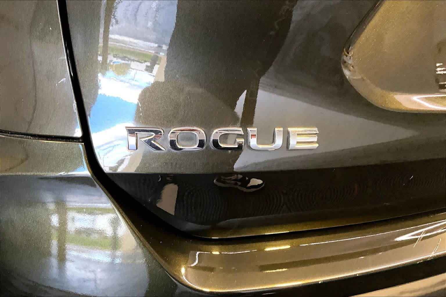 Used 2017 Nissan Rogue SV AWD/4WD image 10