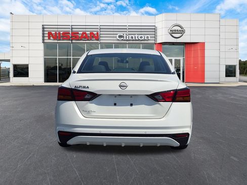 Used 2025 Nissan Altima 2.5 SV FWD image 4