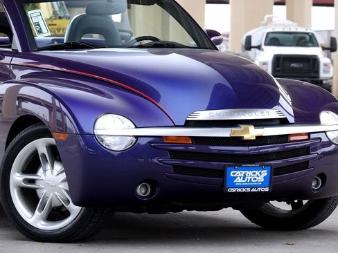 Used 2004 Chevrolet SSR w/ Preferred Equipment Group image 15