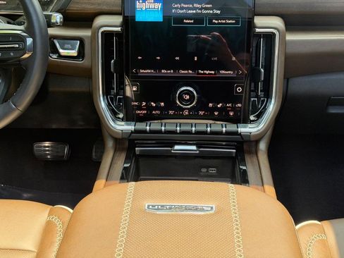 Used 2025 GMC Yukon Denali Ultimate AWD/4WD image 16