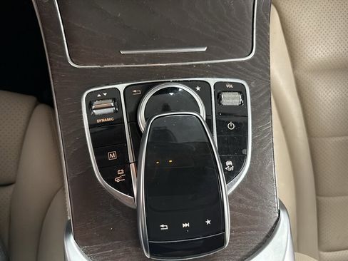 Used 2019 Mercedes-Benz GLC 350e 4MATIC image 10