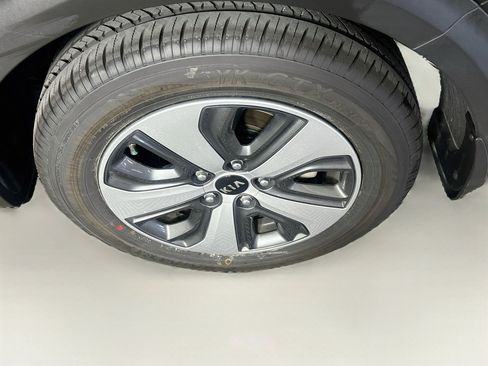 Used 2019 Kia Niro LX FWD image 11