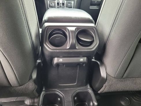 Used 2018 Jeep Wrangler Unlimited Sport S AWD/4WD image 15