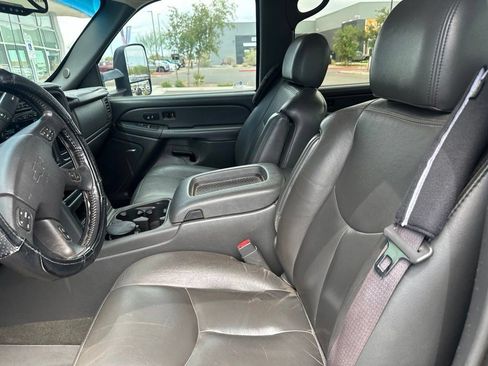 Used 2006 Chevrolet Silverado 2500 LT w/ Heavy-Duty Power Package AWD/4WD image 8