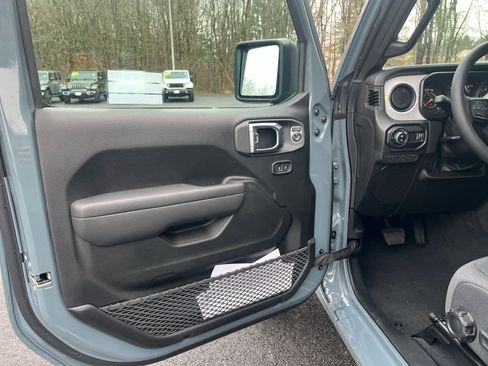 New 2026 Jeep Gladiator Sport image 15