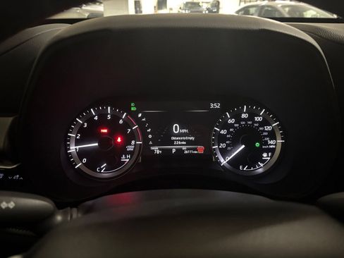 Used 2025 Toyota Highlander LE FWD image 42