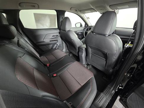 New 2026 Nissan Kicks SR AWD/4WD image 18