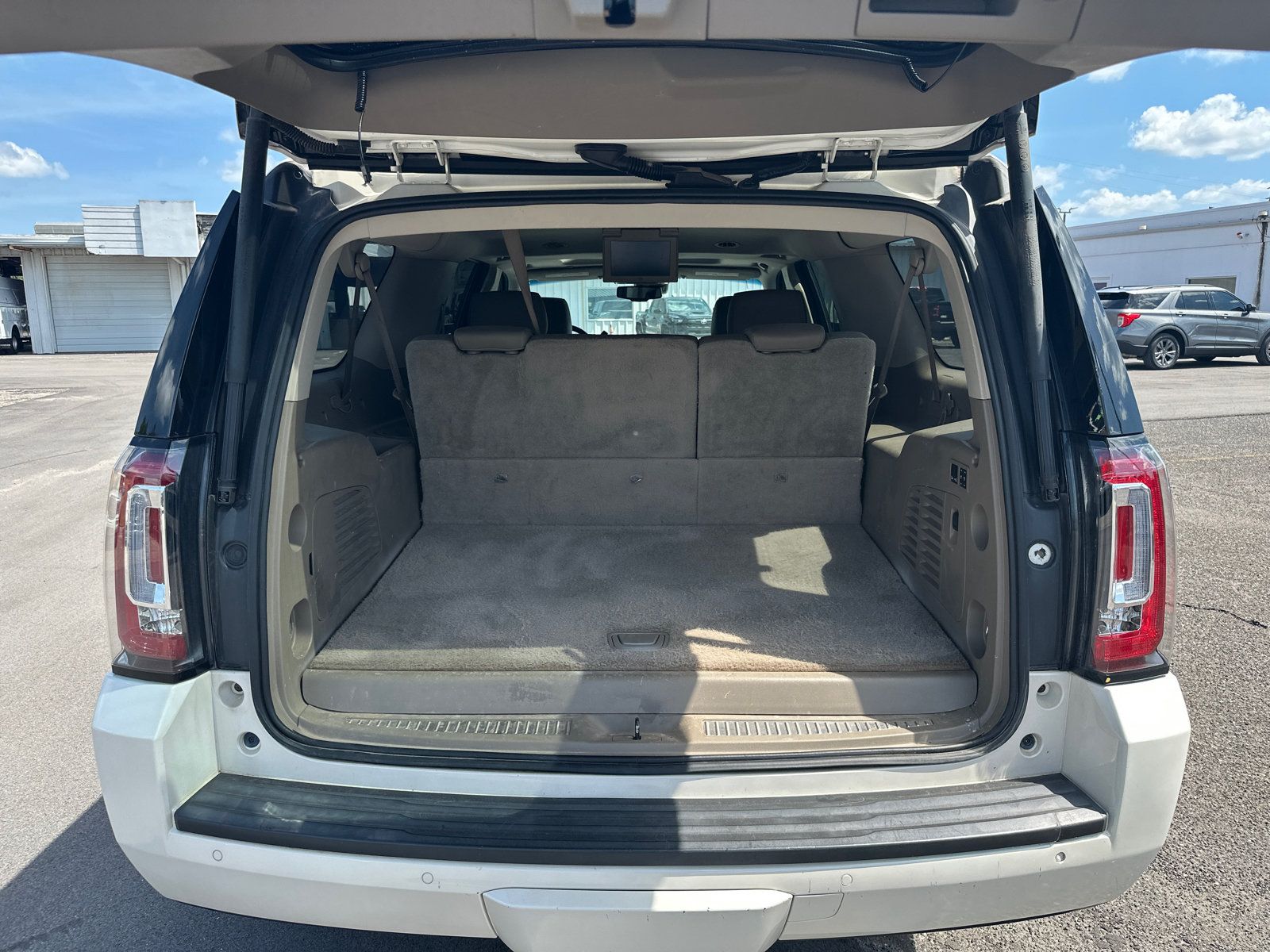 Used 2015 GMC Yukon XL SLT w/ Open Road Package RWD image 17