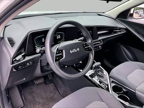 Used 2023 Kia Niro LX FWD image 16