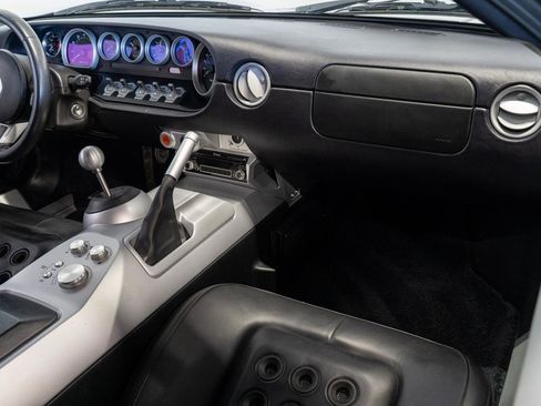 Used 2005 Ford GT image 10